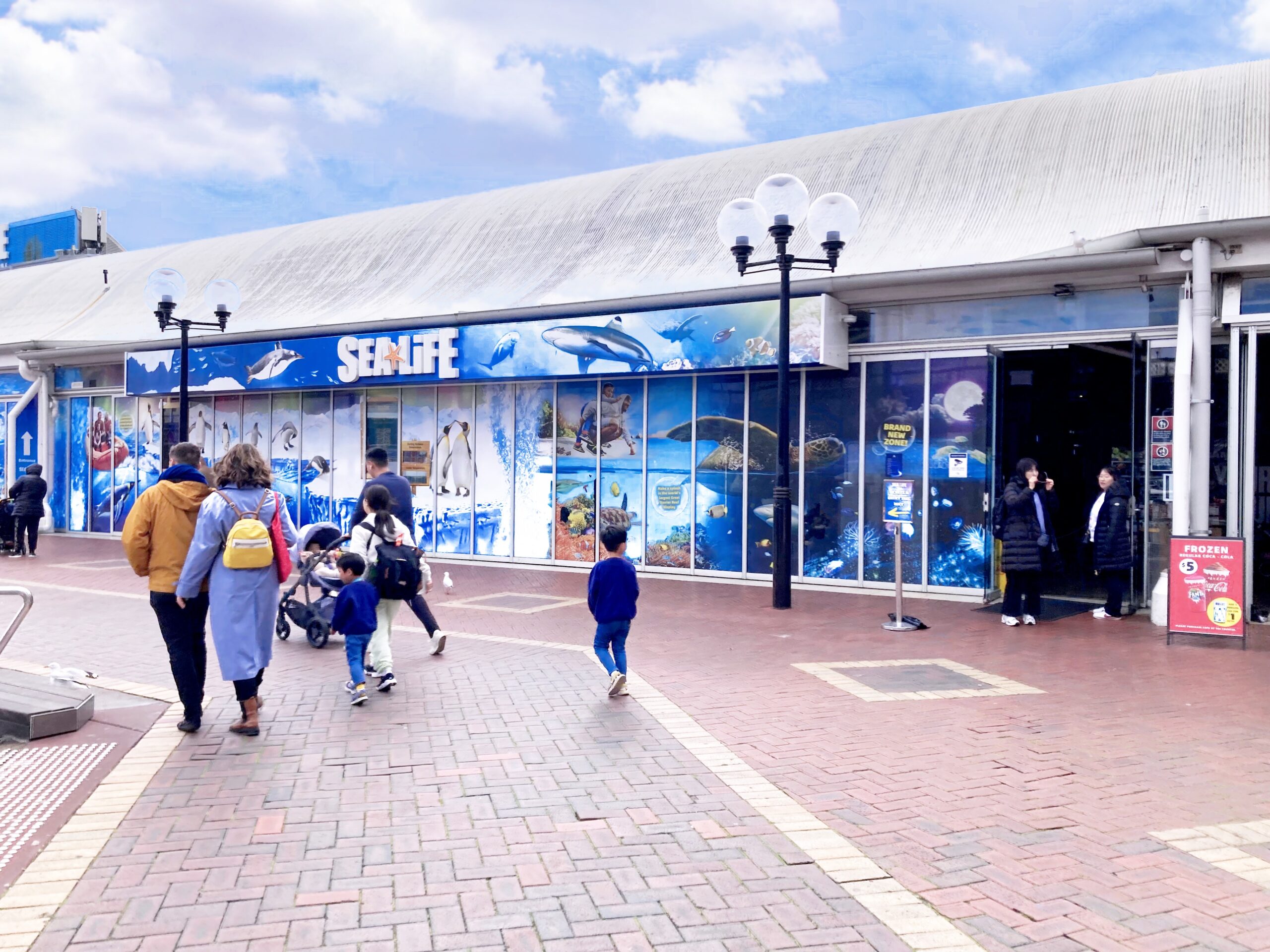 水族館の正面